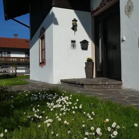 Haus Am Kurpark Kathi Apartamento *